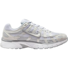 Nike Chaussures Nike P-6000 W - Metallic Summit White/Pure Platinum/Wolf Grey/White